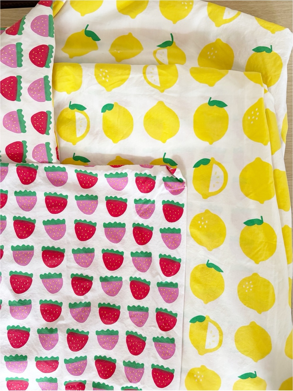 Land of Nod || Farmers Market Lemon Strawberry Twin Duvet + Sham Set